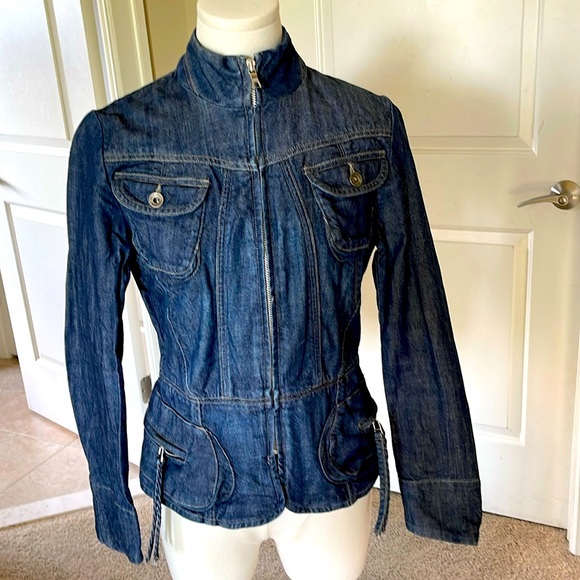 Banana Republic fitted Jean jacket. Small but fits like an extra small - Picture 1 of 5